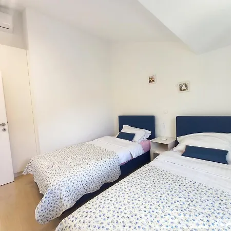 Apartman Marija By The *